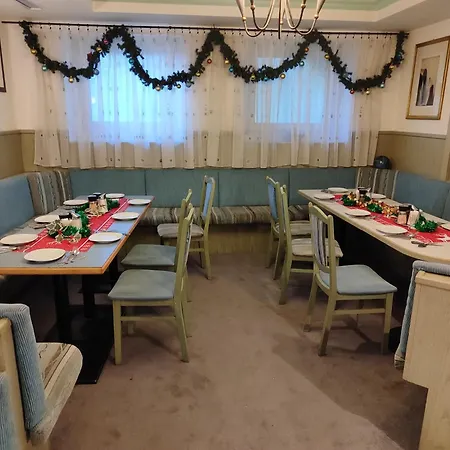 ホテル Hotel-bad Goisern バート・ゴイーザーン